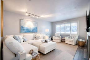 Peaceful Lakefront Beauty (D105)